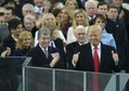 Donald Trump pozdrawia tłum