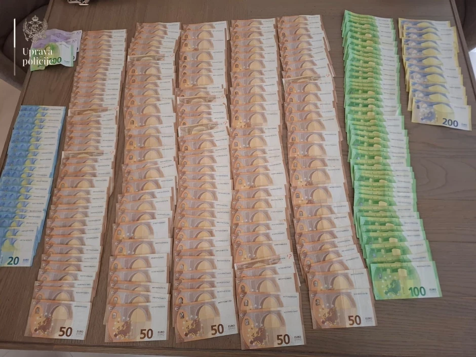 Zaplena automobila i novca u kući Radoja Zvicera