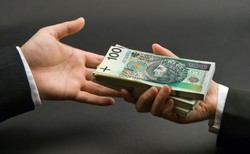 Rząd coraz bardziej jak Robin Hood. "Nowa danina to nie tylko trzeci próg podatkowy. Zakres obciążenia będzie szerszy"