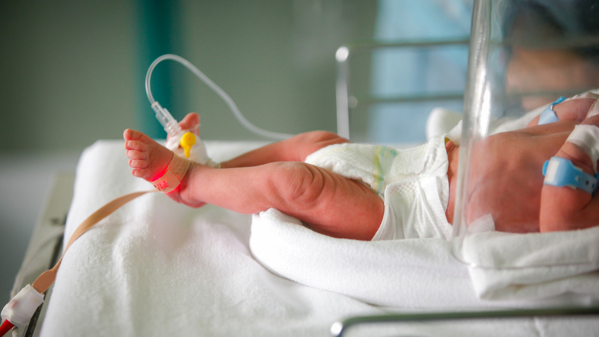 Pod koniec listopada kobieta po przeszczepie macicy po raz pierwszy w USA urodziła dziecko. - Kiedy dziecko przyszło na świat, wszyscy lekarze się rozpłakali - zdradziła tygodnikowi "Time" lekarka z Baylor University Medical Center.