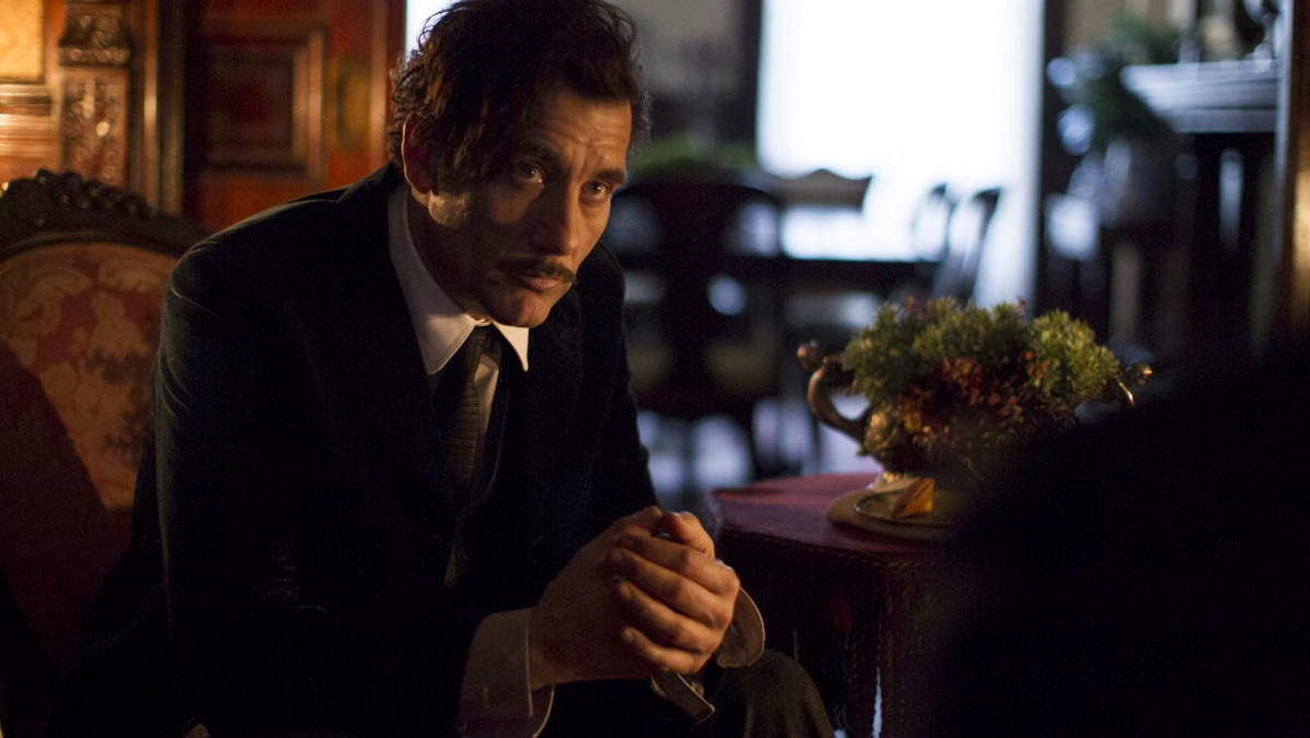 Już od soboty 17 października będzie można oglądać drugi sezon serialu produkcji Cinemax "The Knick". Serial wyreżyserował laureat Oscara Steven Soderbergh, w roli głównej występuje Clive Owen. Premierowe odcinki będzie można oglądać o godz. 22.00 w Cinemax. Serial będzie również dostępny w HBO GO.