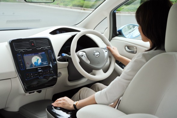 Dlatego na próżno szukać pod spodem rury wydechowej