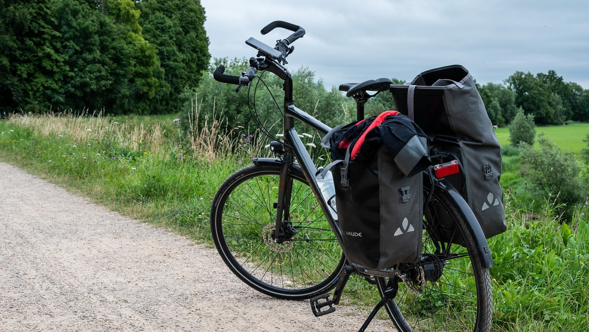 Rower trekkingowy — dla kogo? Na jakim terenie się sprawdzi? Wyjaśniamy