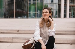 To must have sezonu. Kupisz go za grosze, uchroni przed mrozem