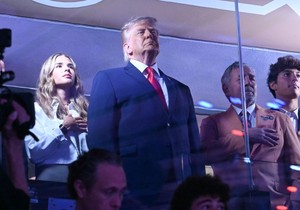 Tramp odveo unuku na NBA finale jer ga žena bojkotuje: Melanija je pre 21 godinu na utakmici priredila scenu kojoj se svi i danas smeju!
