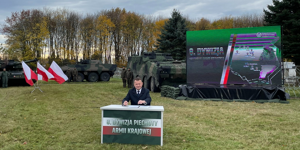 Minister obrony Mariusz Błaszczak podpisał decyzję zwiększającą fundusz na nagrody. Kto dostanie? Resort wyjaśnia