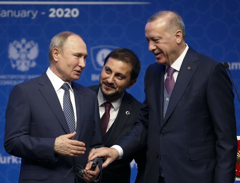 Prezydent Turcji Recep Tayyip Erdogan i prezydent Rosji Władimir Putin podczas ceremonii inauguracji rurociągu TurkStream w Stambule, 8 stycznia 2020 r.