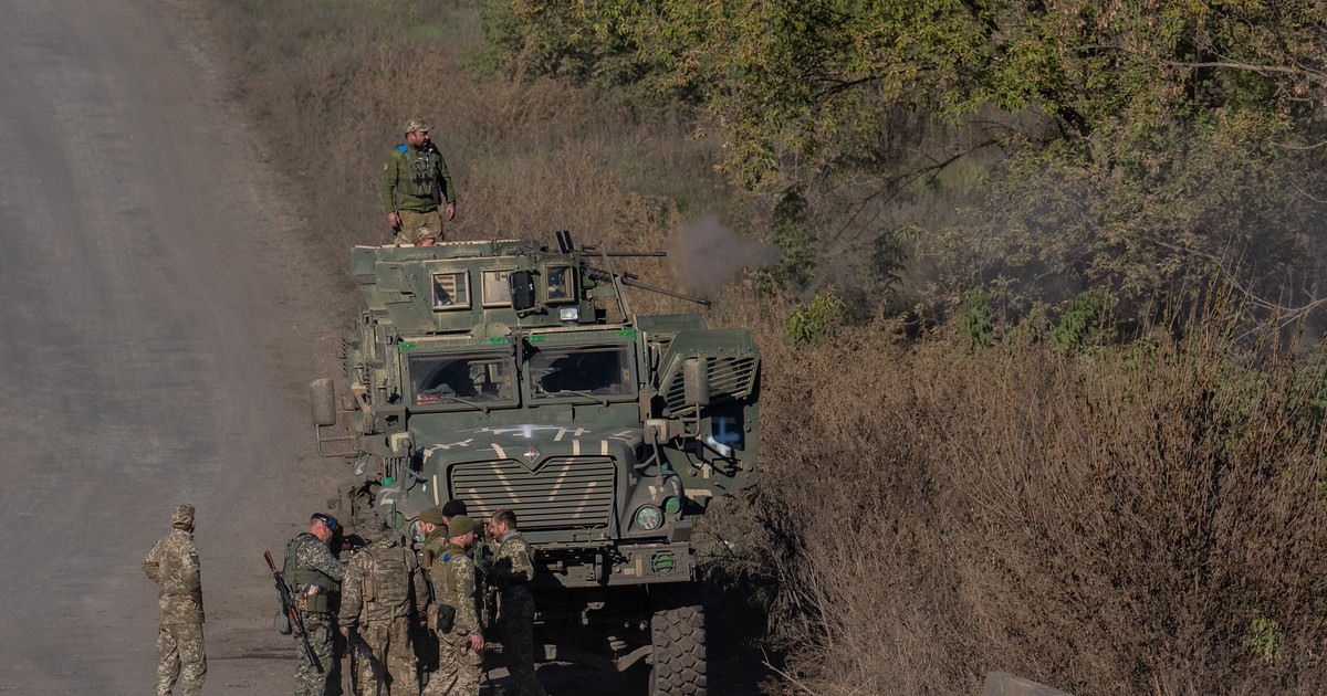 US-made MaxxPro armored vehicle proves it can resist explosive blasts ...