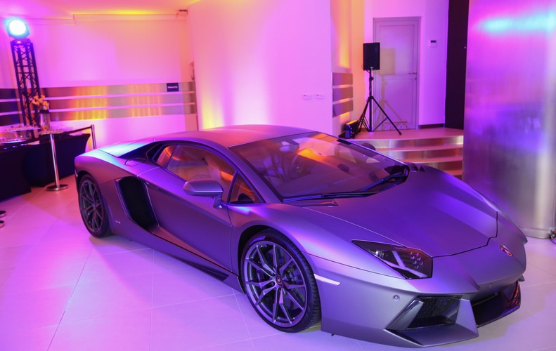 Lamborghini Huracan LP 610-4 napędzany jest jednostką napędową V10 o pojemności 5204 cm sześc. i mocy 610 KM osiąganych przy 8250 obr./min. Wyposażony jest w 7- biegową dwusprzęgłową skrzynię biegów. 
<br>
<b>Na zdjęciu:</b>Lamborghini model Huracan LP 610-4. <br><br>(mr) PAP/Rafał Guz