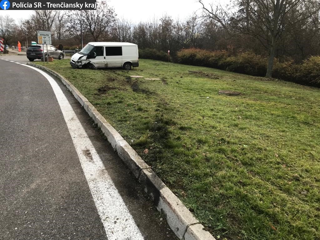 Vodič zaspal na diaľnici za volantom.