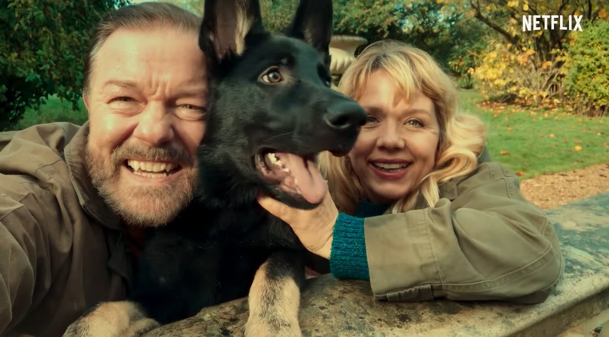 Ricky Gervais oraz Kerry Godliman w 3. sezonie serialu "After Life" na Netflix