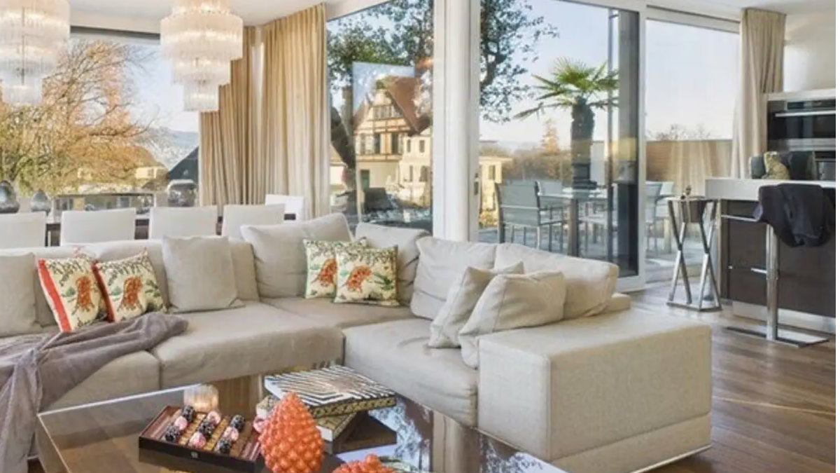 Cum arată un apartament care se închiriază cu 19.000 de euro pe lună, cu acvariu pe 2 etaje și vedere la lac, în Elveția