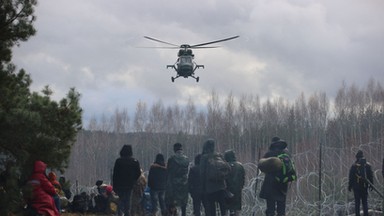 Imigranci na granicy z Białorusią. NATO i UE w ogniu krytyki. "Skostniałe. Nie rozumieją sedna sprawy" [ANALIZA]