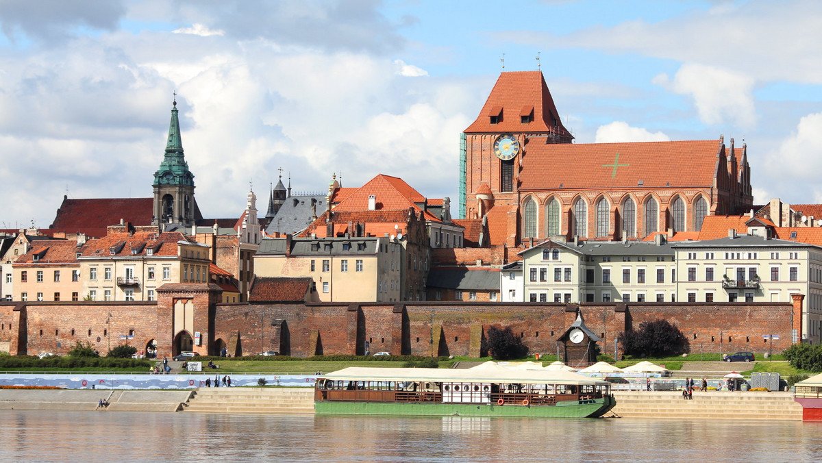 Posłowie PO uważają, że resort kultury, podpisując umowę z fundacją Lux Veritatis o. Tadeusza Rydzyka na budowę w Toruniu muzeum im. Jana Pawła II, mógł dopuścić się korupcji. Zapowiedzieli w piątek złożenie w tej sprawie wniosku do Centralnego Biura Antykorupcyjnego.