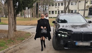 Ceca Ražnatović u crnoj eleganciji