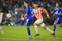 Skromna wygrana Wisły z Cracovią. Czerwona kartka dla zawodnika gości [WIDEO]