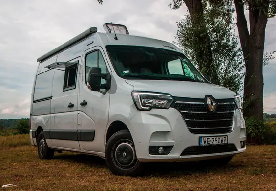 Pokój dla dwojga z łazienką i inne luksusy. Spędziłem wakacje w kamperze Renault Master EbaCam