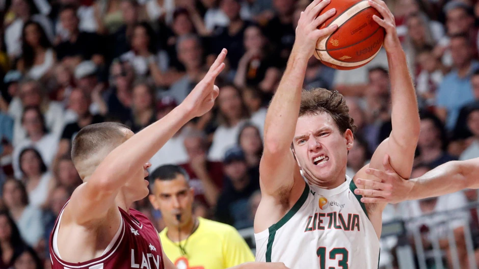 Rokas Jokubaitis (desno) tokom priprema bio je startni plejmejker Litvanije | Foto: TOMS KALNINS/EPA