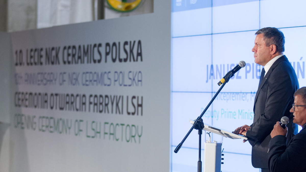 Działająca od 10 lat w Gliwicach firma NGK Ceramics Polska rozbudowuje swoją siedzibę i planuje wdrożenie produkcji nowych filtrów samochodowych. Dzięki temu w zakładzie przybędzie kilkaset nowych miejsc pracy.