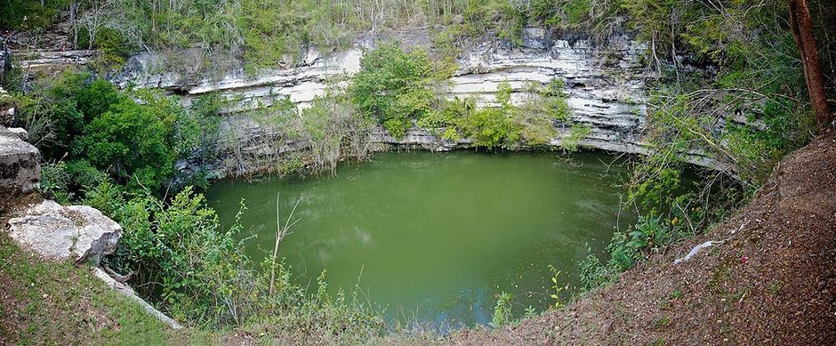 Święta cenota w Chichen Itza, fot. Emil Kehnel/Wikipedia (CC BY 3.0)