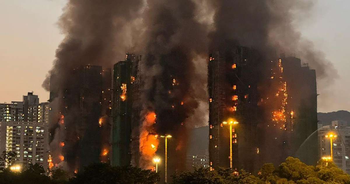 Pożar wieżowca w Hongkongu. Są ofiary, trwa dramatyczna akcja ratunkowa