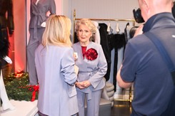 Dawno niewidziana gwiazda na salonach. Irena Santor zachwyca formą [FOTO]