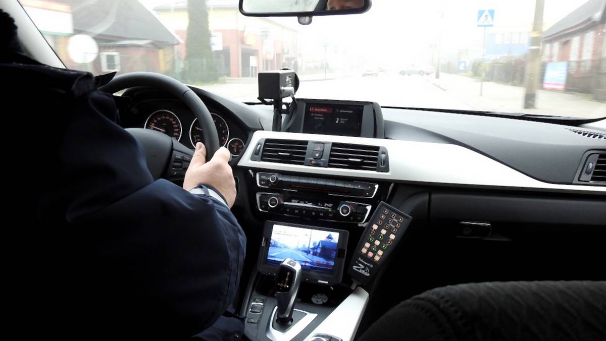 BMW 330i xDrive - nowe nieoznakowane radiowozy policji
