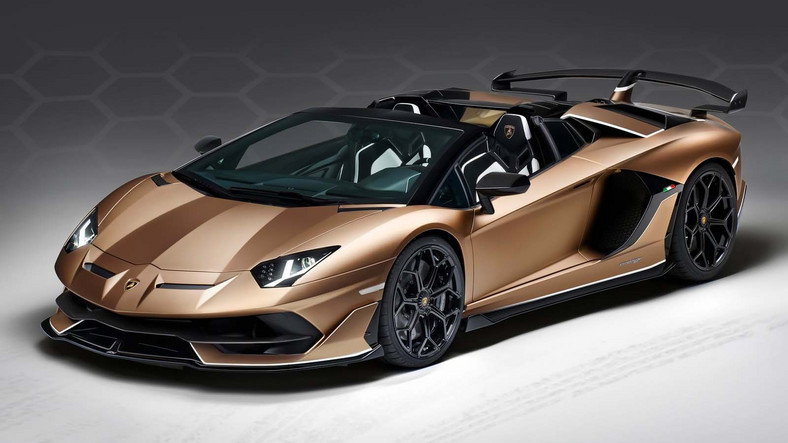 Lamborghini: 1 akcja, 11 aut