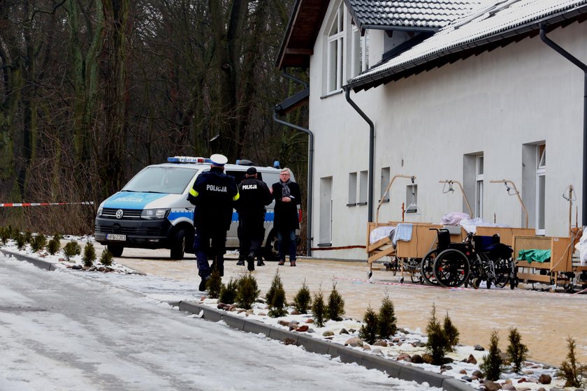 Chojnice: Mieszkańcy płaczą po ofiarach pożaru w hospicjum