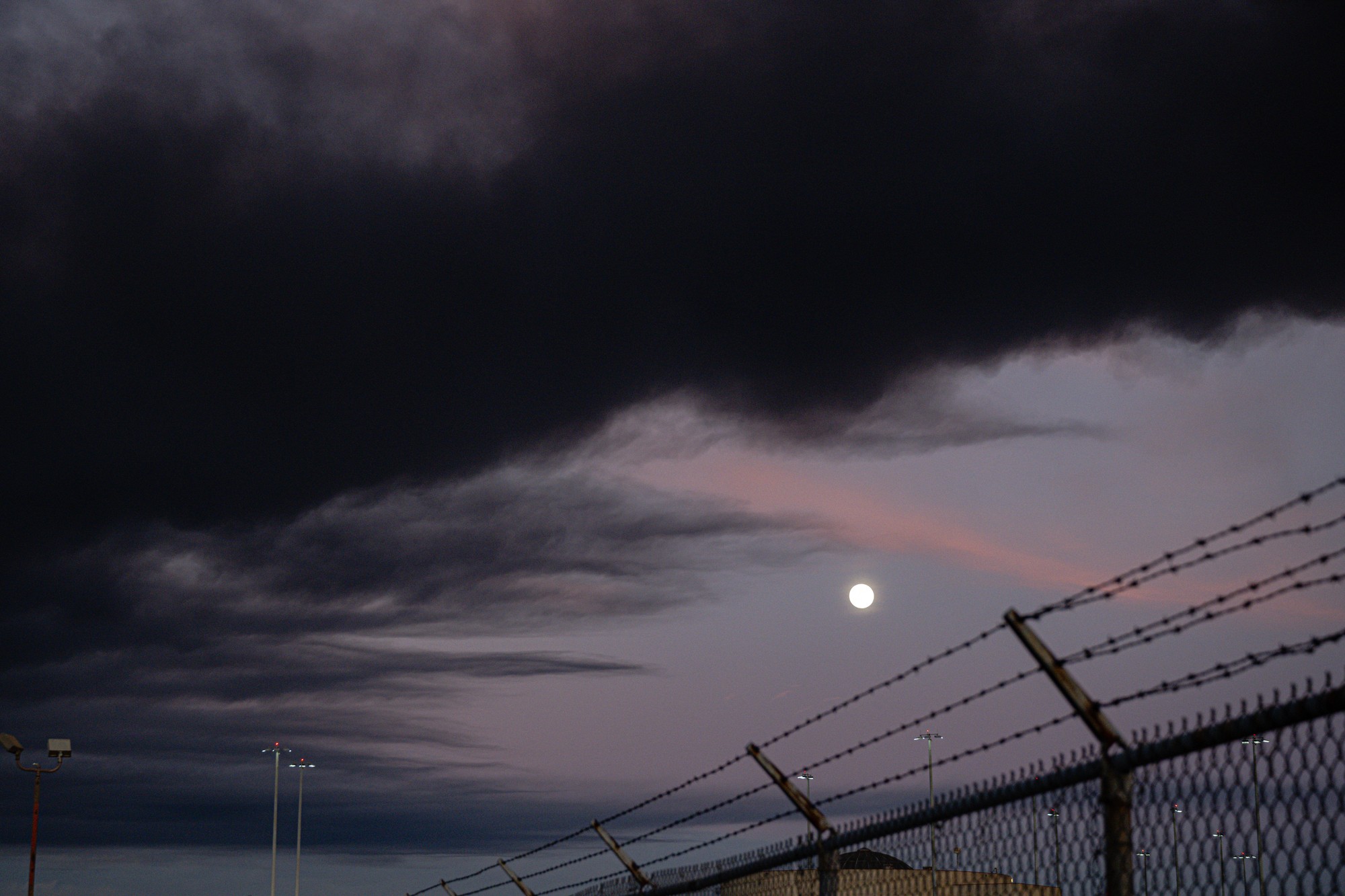 V štáte Kentucky v blízkosti medzinárodného letiska v meste Louisville havarovalo lietadlo spoločnosti UPS.