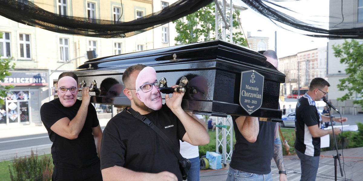 Kibice Ruchu Chorzów protestowali na ulicach miasta. 