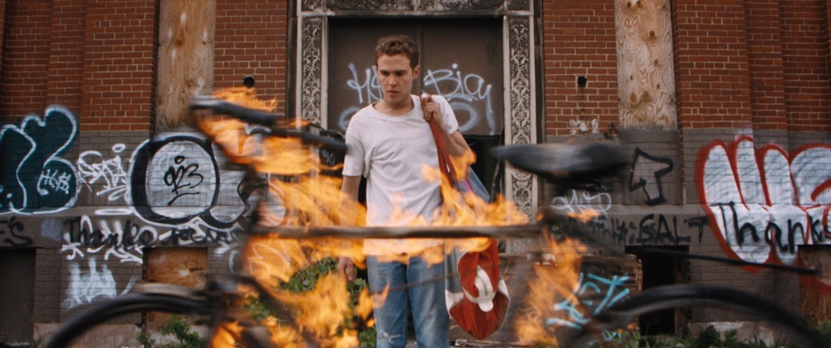 Iain de Caestecker w filmie 'Lost River'