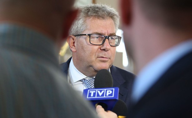 Czarnecki, który w czwartek był gościem w Telewizji Republika podkreślił, że nie wiadomo, czy za ostrzelaniem polskiego konsulatu w Łucku stoją "ukraińscy szowiniści, ukraińscy nacjonaliści, czy też są to wprost rosyjskie prowokacje"