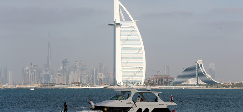 Kontrowersje wokół "luksusowej turystyki szczepionkowej" do Dubaju