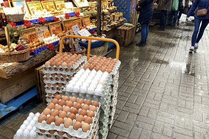 Jaja gwałtownie drożeją. W niektórych krajach już ich brakuje
