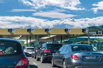 Újra kellett éleszteni egy fiatal nőt a röszkei határátkelőn