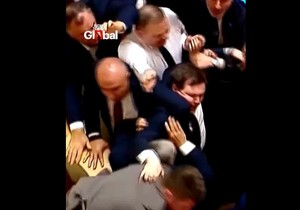 Tuča u gruzijskom parlamentu 1