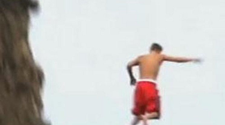 Leugrott egy szikláról Justin Bieber – videó!