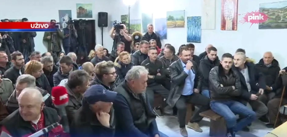 Meštani postavljaju pitanja predsedniku