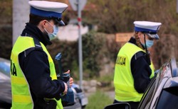 Padło dziewięć strzałów, sześć trafiło w samochód. Akcja policji w Pszczynie