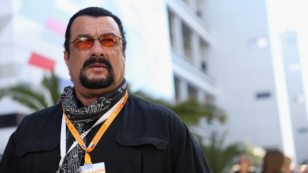 Ministerstwo spraw zagranicznych Rosji ogłosiło na Facebooku, że amerykański gwiazdor kina akcji Steven Seagal został specjalnym przedstawicielem tego resortu ds. relacji ze Stanami Zjednoczonymi w dziedzinie kultury, sztuki i kontaktów młodzieży.