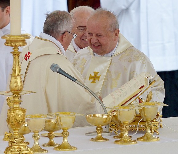 Metropolita krakowski kardynał Stanisław Dziwisz na uroczystościach kanonzacyjnych Jana Pawła II i Jana XXIII