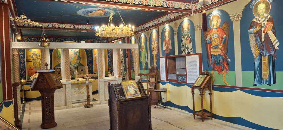 Sveštenici koji obavljaju službu duhovnika u zatvorima, dolaze i služe liturgiju u hramovima ili kapelama