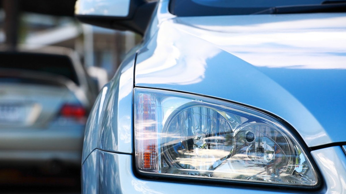 Na specjalne parkingi trafią źle zaparkowane auta już nie tylko z ulicy, ale i z pasa drogowego. Zmienią się też opłaty - informuje "Rzeczpospolita".