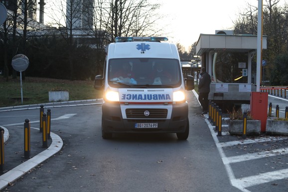 POVREĐENA TRUDNICA U UDESU NA SLAVIJI, A MLADIĆ (23) ZBOG TUČE! Burna noć za lekare VMA, imali pune ruke posla: Srbi padali sa 7 metara visine