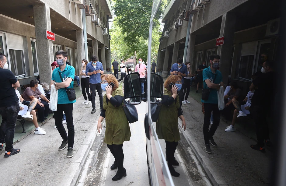 Gužve ispred Infektivne klinike