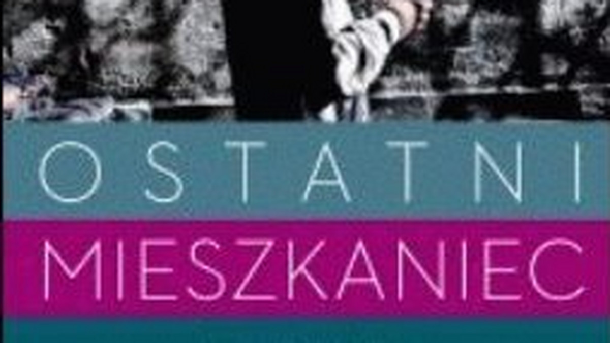 Recenzja książki Aravinda Adigi "Ostatni mieszkaniec". Wybitny brytyjski pisarz hinduskiego pochodzenia po raz kolejny opowiada historię swej ojczyzny. I po raz kolejny jest to historia uniwersalna, zaskakującą świeżością i trafnością wniosków. Niestety, nie są to wnioski wesołe.