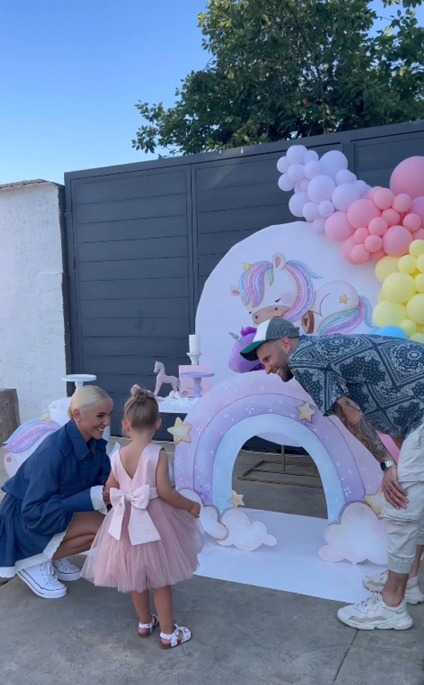 Jovana Jocić i Vladan Savić sa ćerkom