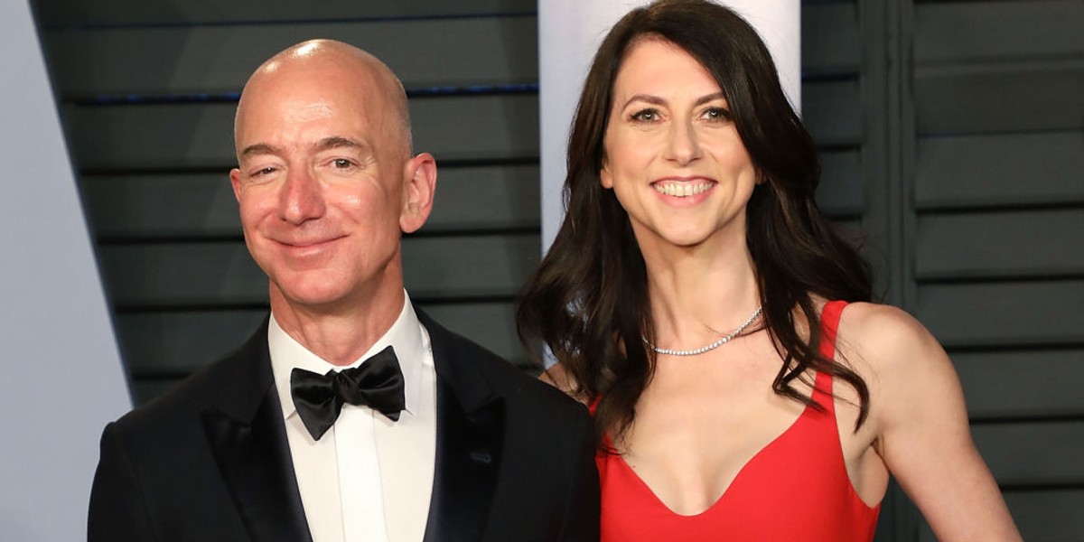 Wartość udziałów Amazona, które pozostawi sobie MacKenzie Bezos, szacuje się na ok. 35,7 mld dolarów przy obecnym kursie akcji firmy. Uczyniłoby to ją czwartą najbogatszą kobietą na świecie.