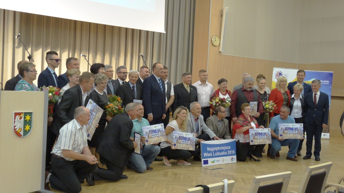 Znane są wyniki konkursu na najpiękniejszą wieś województwa lubuskiego. Urząd Marszałkowski zdecydował, że w tym roku tytuł trafi do Jemiołowa. Nagrodę w imieniu mieszkańców odebrał sołtys Stanisław Mucha.